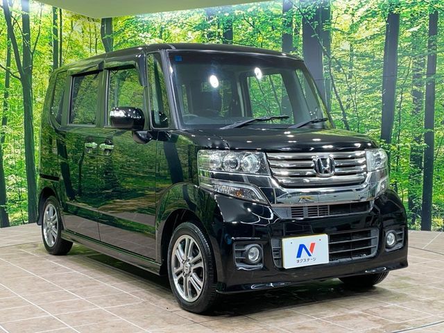 高透明度のガラス皮膜で撥水はもちろん、上質なツヤ・光沢を実現。紫外線や酸性雨から大切な愛車を保護し、色あせ・劣化を防止。「弾スプラッシュコート」、「弾プリミッサコート」からお選びいただけます。