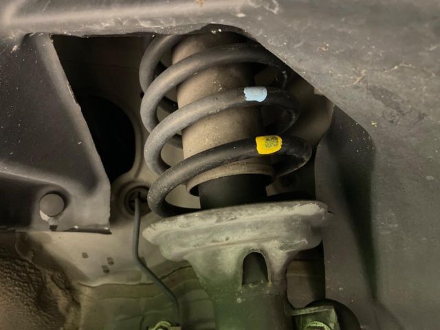 お車を安心してお乗りいただく為には、足回りの定期点検が欠かせません。サービスサポート（有償保証）では無料点検もご提供しており、安心のカーライフをお過ごしいただけるサポート体制が整っています。