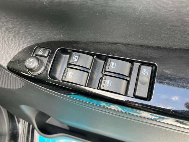 電動格納式ドアミラー　全席パワーウィンドウ