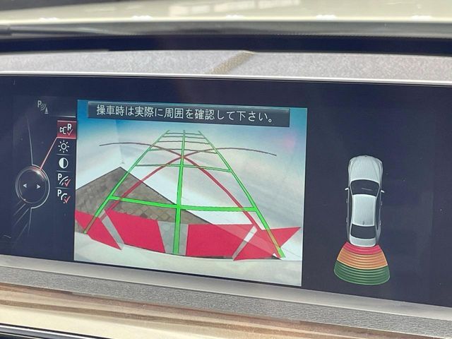 ●ガイドライン付きバックカメラ：不安な駐車もこれで安心！ガイドライン付きなので狭い箇所での駐車もラクラクです！