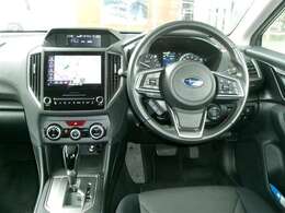 スバルXVの運転席周りです。