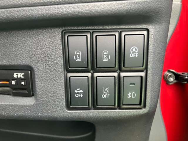 各種スイッチ類は操作しやすい手元に配置。運転席からパワースライドの操作が可能です♪