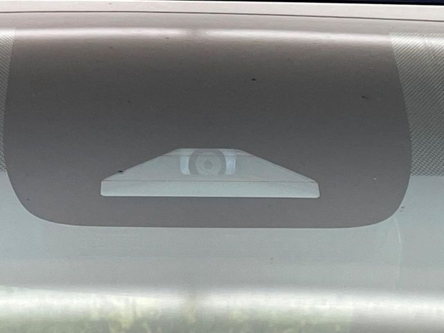 【トヨタセーフティセンス】走行中に前方の車両等を認識し、衝突しそうな時は警報とブレーキで衝突回避と被害軽減をアシスト。より安全にドライブをお楽しみいただけます。