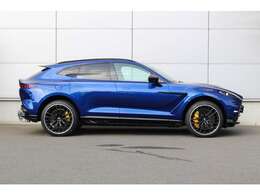 4.0L V8ツインターボエンジン搭載軽快かつパワフルな走りを存分にお楽しみください