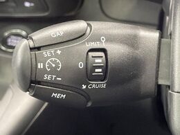 ●レーダークルーズコントロール：前の車との車間距離を一定にとりつつ、一定速度で自動走行してくれる次世代のクルーズコントロール！主に高速道路や自動車専用道路で使用する便利な機能です！