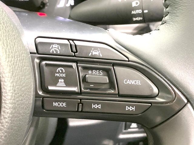 【レーダークルーズコントロール】高速道路での長距離走行が楽に！！自動で速度を保つクルーズコントロールが、衝突軽減システムと連携し、前方の車両を感知して車間を保つように速度調節してくれます！！