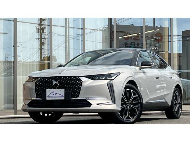 「新車保証継承可能です。別途承っております。万が一トラブルの際は全国のディーラーにて保証修理が可能です」