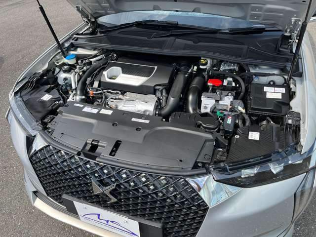 「新車保証継承可能です。別途承っております。万が一トラブルの際は全国のディーラーにて保証修理が可能です」