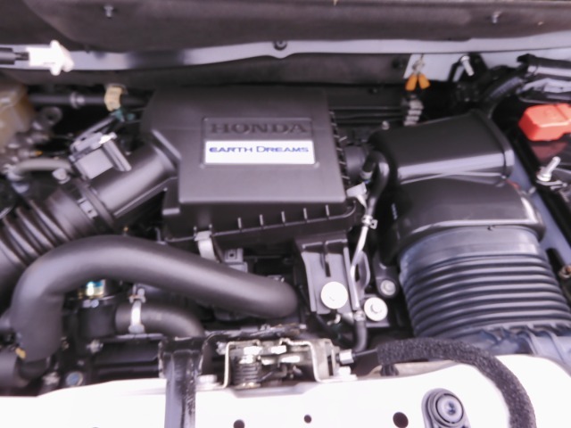 ◆エンジンルーム◆車の心臓部分のエンジンルームが汚いとトラブルの基になります。当店は専用の液剤を使って徹底的に綺麗にします。