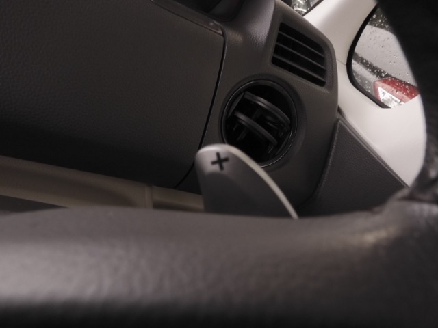 ◆パドルシフト装備◆オートマチック車でもミッション車のようなフィーリングを楽しめます。エンジンブレーキを使いたい時に役立ちます。