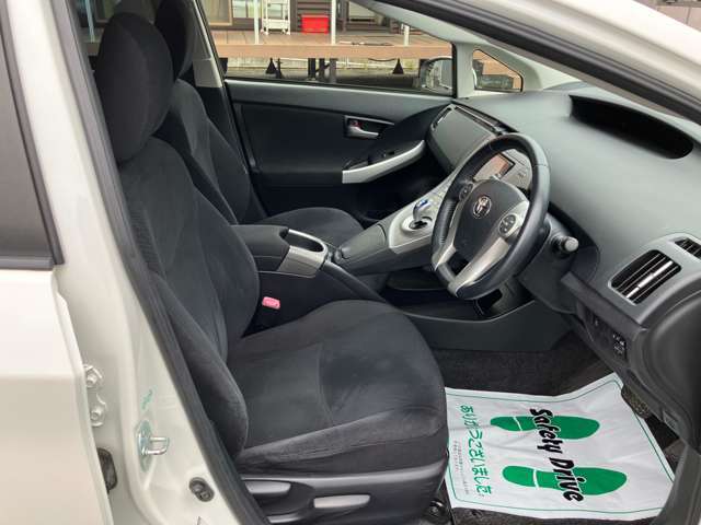 【店内】キッズスペースもございますので、お子様連れでもお気軽にお越しください！ゆっくり愛車選びをしていただけます♪