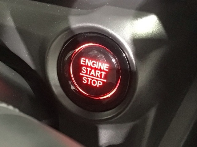ワンプッシュでエンジンのスタート、ストップが出来て便利です。