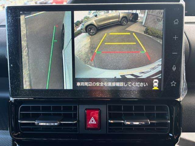 全方位カメラ付きです。俯瞰のような視点から車両周辺を確認することが出来ます。