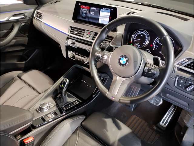 ☆センターパネルを運転席側に僅かに傾けたBMW独特のインパネ☆【駆け抜ける歓び】はここからもスタートしております☆