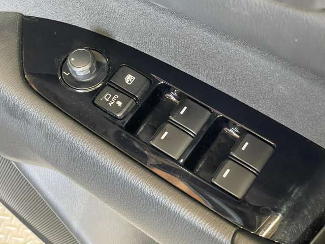 もし電動格納ミラー機能がなくても後付けできるものもあります！気になる方は是非一度ご相談を！！