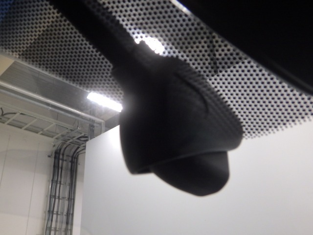 『ドライブレコーダー』動画を残すことで万が一の事態に遭遇した時の必須アイテムです！急ブレーキ・急ハンドルが起こった際、自動で記録が上書きされずに保存され、後でPC等で確認出来ます。