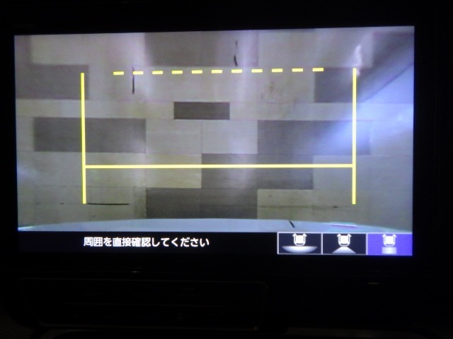 バックカメラの画像です。ガイドラインがスムースな車庫入れをサポートいたします！車庫入れの安心感がアップしますね☆