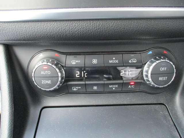 ☆オートエアコン☆温度設定をするだけで『あっ！』という間に快適空間に！オートエアコンなので車が勝手に設定温度に保ってくれます(^O^)v