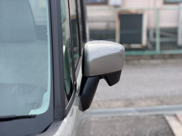 狭い駐車場でも安心。スイッチ操作だけでドアミラーの格納展開が可能。電動格納式リモコンドアミラー！