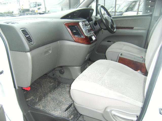 禁煙車で内外装共に綺麗ですよ。