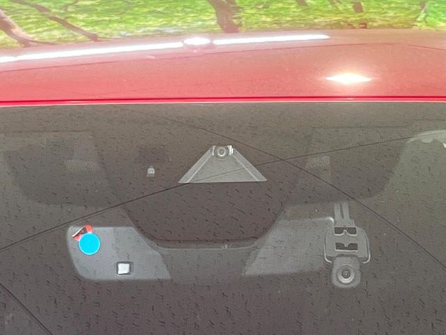 【スマートブレーキサポート】走行中に前方の車両等を認識し、衝突しそうな時は警報とブレーキで衝突回避と被害軽減をアシスト。より安全にドライブをお楽しみいただけます。