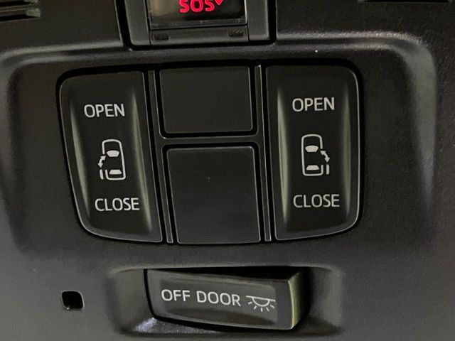 【両側パワースライドドア】スマートキーや運転席のスイッチで後席両側スライドドアの開閉が可能♪電動だから力を入れてドアを開ける必要が無く、小さなお子様でも簡単に開け閉めでき快適です♪