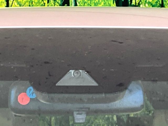 【トヨタセーフティセンス】走行中に前方の車両等を認識し、衝突しそうな時は警報とブレーキで衝突回避と被害軽減をアシスト。より安全にドライブをお楽しみいただけます。