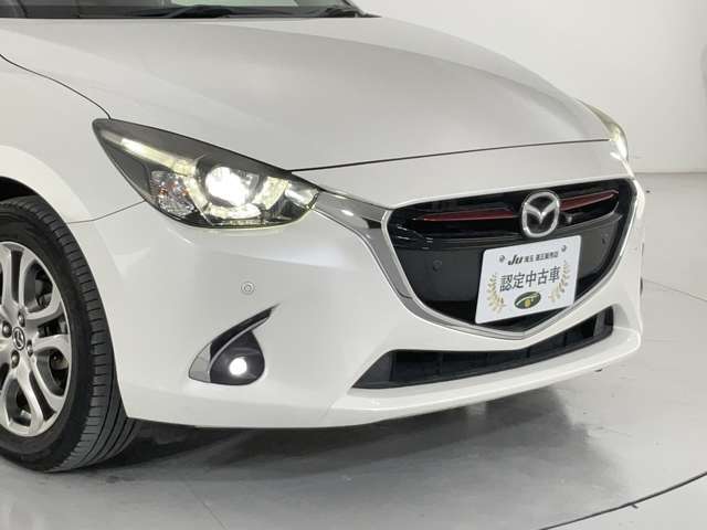 当店では仕入れた車両を撮影スタジオ完備の商品管理センターにて室内クリーニングや外装の磨き施工等、徹底した商品車仕上げを行っております。