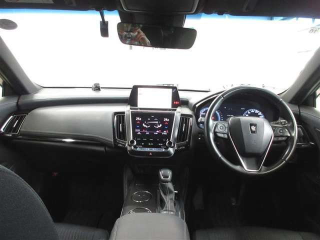 伝統の「五感に響く品質」を追求。ハンドルの位置や角度・手触り、内装の優しい触感など丁寧に造りこみました。