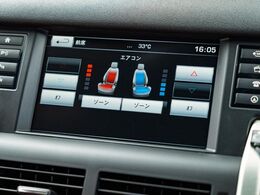 前席はヒーター＆クーラー、後席はヒーターを装備！いずれも三段階で強弱の調節が可能な機能を備えており、季節を問わずポイントの高い装備ではないでしょうか♪快適なドライブをお楽しみください。