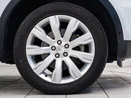 19インチ9スプリットスポークグロスブラックアロイホイール！車体にあわせてデザインされていますので、エクステリアをより魅力的に演出。ボディカラーとの相性もよい必見の装備です。
