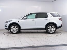 均整のとれたコンパクトなボディに高い多用途性を持たせたモダンで実用的な魅力あふれる車。個性的なシルエットと彫刻的なラインがドライバーと車をエモーショナルなレベルでつないでいます。