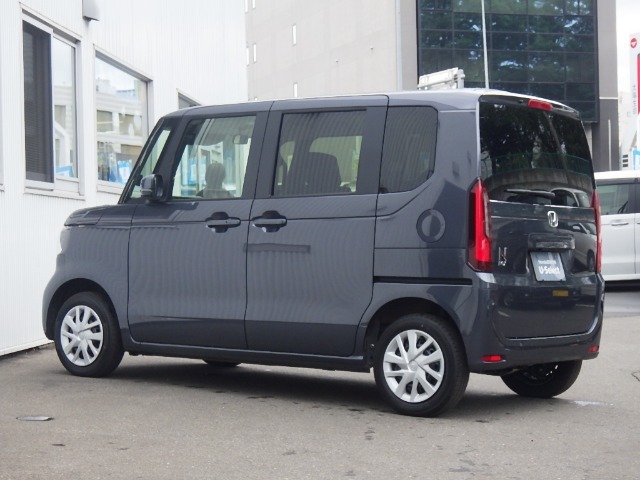 こちらの車両は、弊社で試乗車及び代車として使用しておりました。メンテナンス等もこまめに行ってきた車両ですので、安心してお乗り頂けるかと思います。