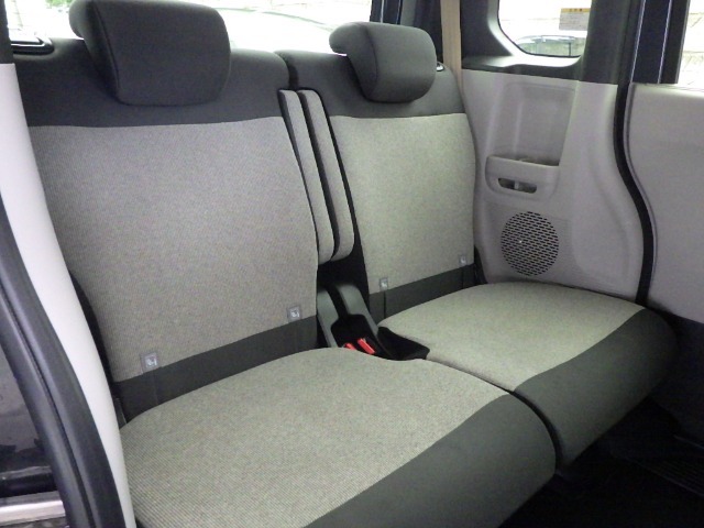 ■内装■車内は黒を基調としていますので落ち着いた雰囲気を味わうことができます。
