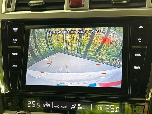 【バックカメラ】駐車時に後方がリアルタイム映像で確認できます。大型商業施設や立体駐車場での駐車時や、夜間のバック時に大活躍！運転スキルに関わらず、今や必須となった装備のひとつです！