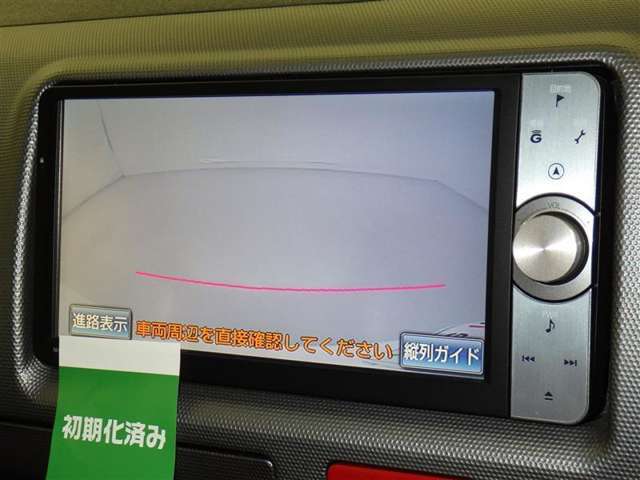 バックモニターも装備しております。バックギアに入れるとナビ画面に車の後方が映し出されます。これで後方確認も安心！