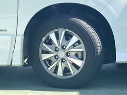 日産純正アルミホイール　タイヤサイズは195/65R15です。