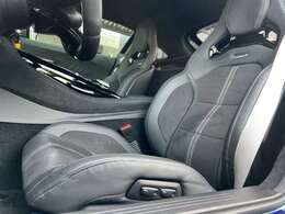 ■パワーシート■専用カーボンファイバーリアウィング■専用カラードキャリパー■バックカメラ■前後パークセンサー■セーフティーパッケージ■純正ナビ■ETC■専用バケットシート＆カラードシートベルト