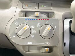 寒い冬も暑い夏も全席に快適な空調を届けてくれる、ダイヤル式エアコンを装備♪