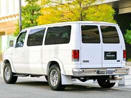 実走行/社外オ-バ-フェンダ-/GIBSONマフラ-/社外18AW/ル-フマ-カ-/VIPERセキュリティ(スペア有)/ウッドコンビハンドル/ウッドパネル/サイドSTEP/クロ-ムバンパ-/マッドガ-ド/オ-ルテレ-ンタイヤ/5,400cc