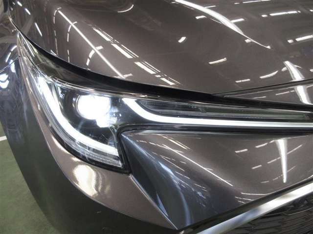 1灯の光源でハイ・ローを切り替えられるBi-Beam LEDランプ。通常ランプの2倍以上明るくロングライフです。