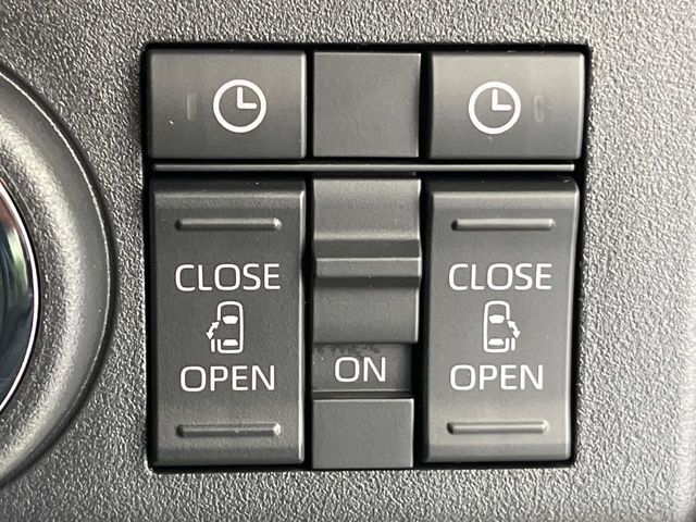 【両側パワースライドドア】スマートキーや運転席のスイッチで後席両側スライドドアの開閉が可能♪電動だから力を入れてドアを開ける必要が無く、小さなお子様でも簡単に開け閉めでき快適です♪