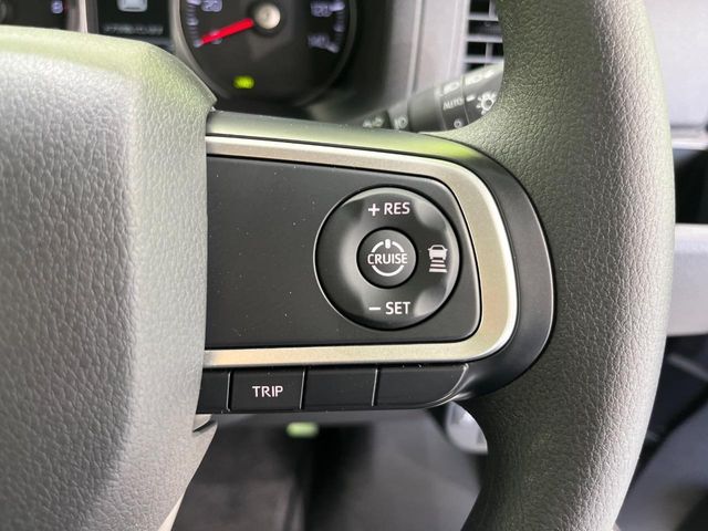 【アダプティブクルーズコントロール】高速道路での長距離走行が楽に！！自動で速度を保つクルーズコントロールが、衝突軽減システムと連携し、前方の車両を感知して車間を保つように速度調節してくれます！！