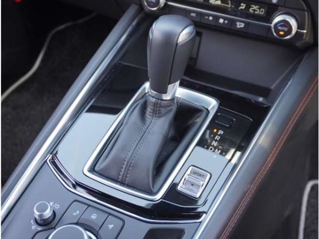 オートホールド機能付き電動Pブレーキ。渋滞時などの足の疲れを軽減します。