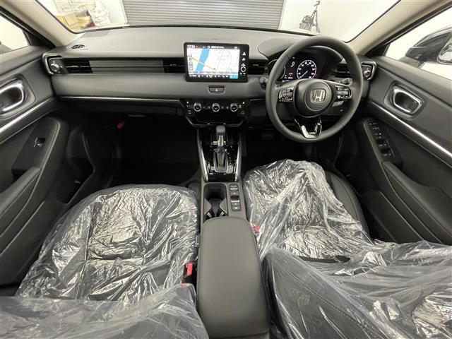 【運転席】座り心地が良いシートなので長時間の運転でも快適にお過ごしいただけます。新品のフロアマットのご注文も可能です。掲載箇所以外にご希望の写真がございましたらお気軽にお問い合わせ下さい。