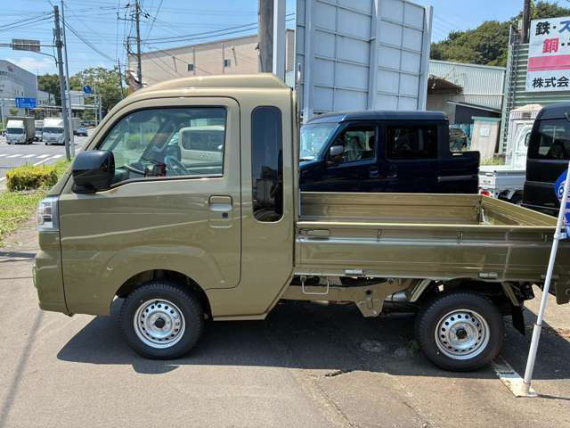 ☆当店商品の特徴☆　登録がされているお車で走行距離は10キロほどで誰も乗っていない車です！展示車はキズが付いてしまう場合もあるので直接ご確認くださいませ。