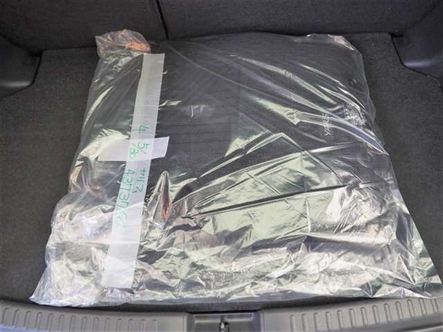 フロアマット清掃済み。