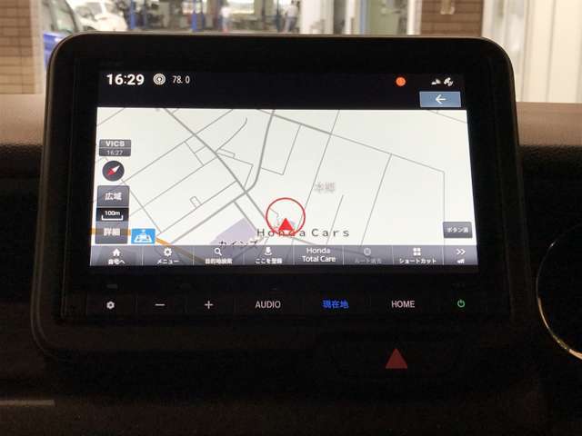 8インチディーラーオプションナビとなっております。インターナビも対応しているので日本全国おでかけすることができます！