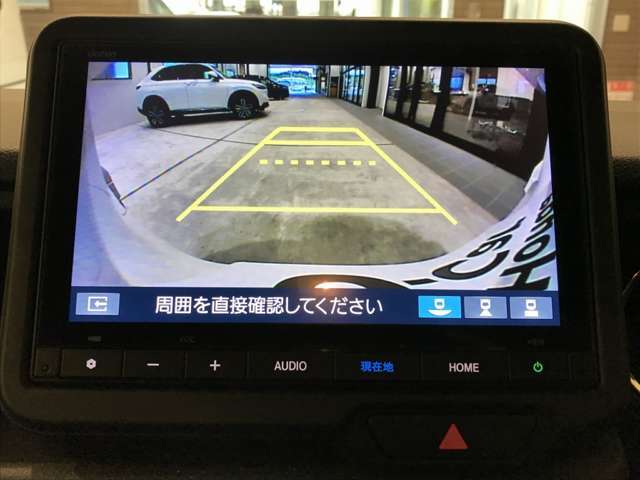 バックカメラももちろんついておりますので駐車時も後方が確認できて安心ですね！