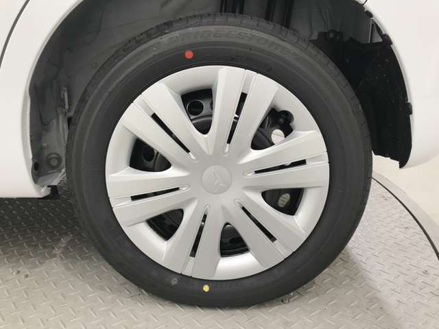 ご購入後には洗車も欠かせませんよね！？当店では、洗車のプロが普段お手入れが行き届かない箇所も済み済みまで綺麗にしています！